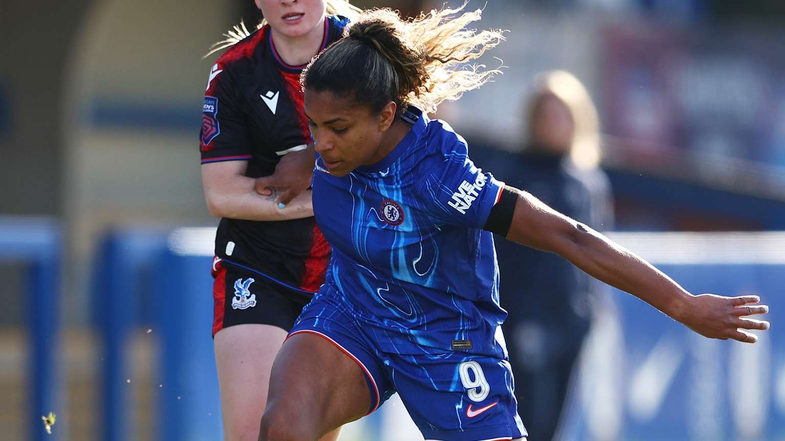 天空体育前瞻英超：曼联险胜伯恩茅斯3-2，阿森纳与维拉战平1-1